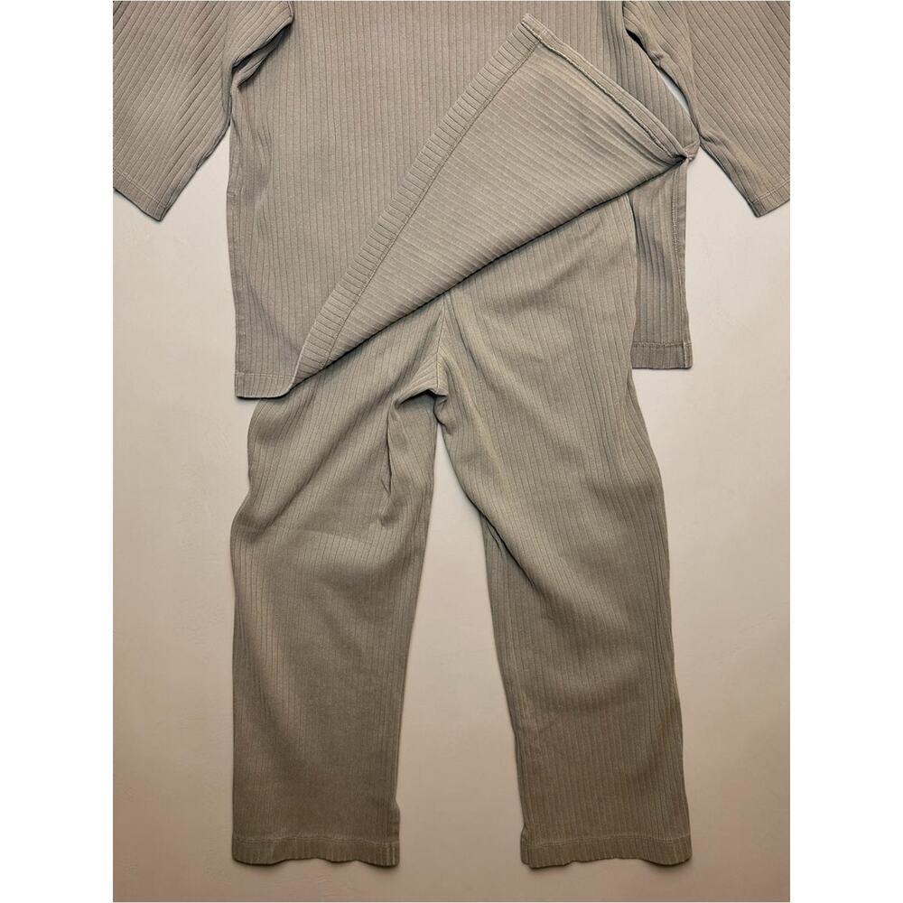 Uniqlo Ribbed Knit Top and Pant Set in Taupe Beige - Picture 5 of 11